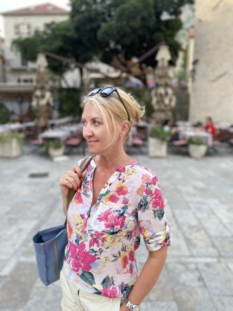 Юлия, Россия, Санкт-Петербург, 45 лет, 1 ребенок. Познакомлюсь с мужчиной приятным во всех отношениях 42-55 лет. Не ищу отца для ребенка, он есть.Живу одна с ребенком, в разводе. Кого смущает этот факт, не надо тратить время.