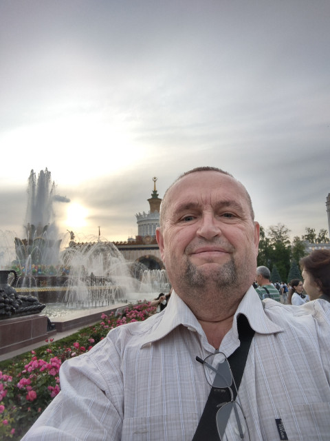 Иван Пузанов, Москва, м. ВДНХ, 59 лет. Хочу встретить человека с которым готов разделить своё одиночество. Тяжело быть одному.Обычный, снимаю комнату, работаю, в основном без вредных привычек, не курю, выпиваю редко по праздни