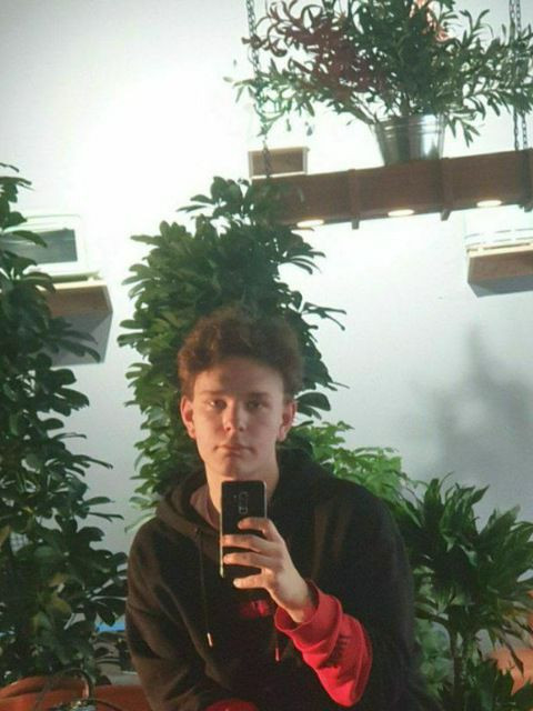 Тема, Узбекистан, Ташкент, 35 лет. На самом деле 20. Люблю постарше. Готов ласкать, любить и ухаживать