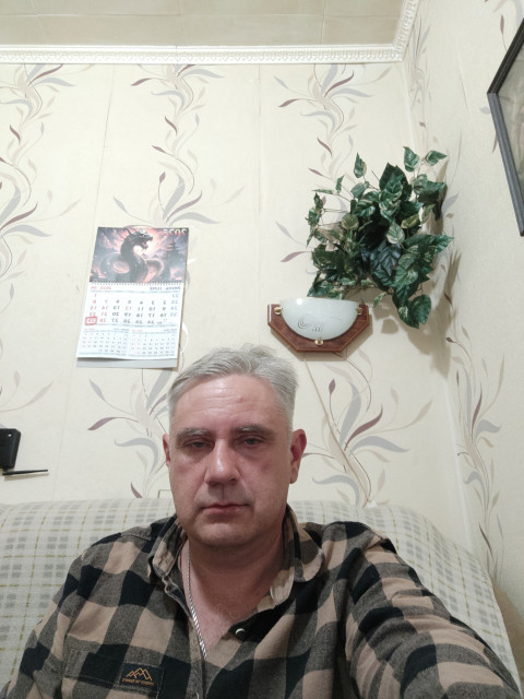 Михаил, Россия, Санкт-Петербург, 48 лет. Познакомлюсь с женщиной для любви и серьезных отношений.Меня зовут Михаил живу в Пушкинском районе СПб в поселке городского типа не женат детей нет