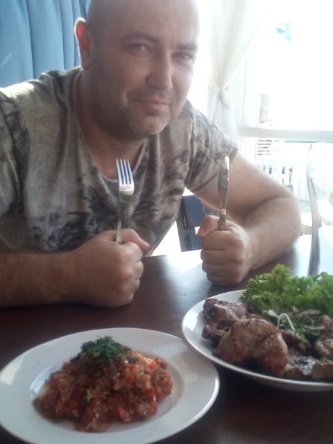 Петр, Россия, Севастополь, 42 года, 3 ребенка. Познакомлюсь с женщиной для любви и серьезных отношений, брака и создания семьи, гостевого брака, воМужчина без вредных привычек, хочет познакомиться с женщиной