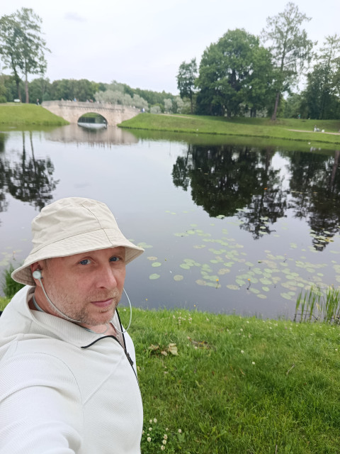 Алексей, Россия, Гатчина, 40 лет, 1 ребенок. Ищу: Для начала наверное банальное общение... могу описать что абсолютно точно не ко мне, а именно:если мужчина...  Анкета 842279. 