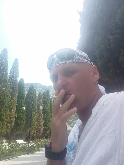 Алексей, Россия, Луганск, 49 лет, 1 ребенок. Познакомлюсь с женщиной для любви и серьезных отношений, дружбы и общения. 
Рост 150-160, стройная,Холост. Есть ребёнок взрослый. Живём порознь. Жильём обеспечен. Доход средний стабильный. Рост 178, 