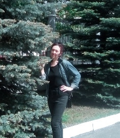 Елена, Россия, Киров, 42 года. Познакомлюсь с мужчиной для гостевого брака.Педагог досуга, живу одна в своей квартире, люблю отдых на природе, детей.