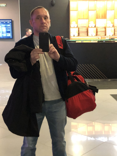 Сергей, Россия, Санкт-Петербург, 48 лет, 2 ребенка. Познакомлюсь с женщиной для любви и серьезных отношений, брака и создания семьи, гостевого брака, дрВ разводе. Живу один, работаю, физически здоров и подтянут. Интересуют долгосрочные, доверительные и