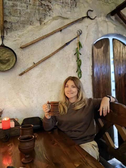 Мария, Россия, Москва, 43 года, 1 ребенок. Она ищет его: Ищу спокойного, доброго, позитивного мужчину, у которого есть дети. 
Ищу общения, но не разовых лёгМного работаю и воспитываю дочь. Вдова уже три года.