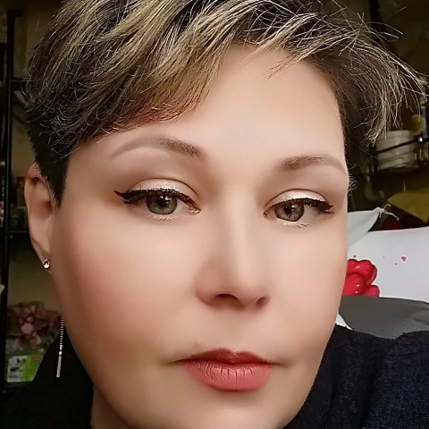 Юлия Сотникова, Россия, Курск, 51 год, 2 ребенка. Хочу найти Заботливого и честногоМне 51 год, живу в Курске, хочу встретить человека близкого по духу, который будет вкусно кормить&#x