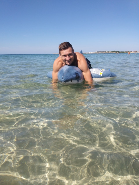 Вячеслав, Россия, Москва, 27 лет. Познакомлюсь с женщиной для любви и серьезных отношений.27 лет. Москва / Крым. 
Спортивный, холостой, открыт для настоящего общения. 
Люблю море, спорт и 