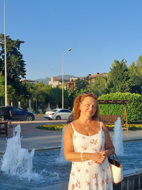 Татьяна, Россия, Москва, 59 лет, 4 ребенка. Живу в Москве. Увлекаюсь восточными танцами. Люблю путешествия, прогулки по городу. 
Дети взрослые