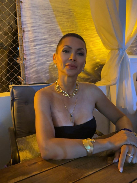 Marina, Россия, Севастополь, 42 года, 3 ребенка. Хочу встретить мужчину, который разделит мою любовь к жизни, с чувством юмора, надежного, ласкового,Была в браке 10 лет. Жила в чужой стране во всех смыслах этого слова. Очень скучала за родиной. Верн