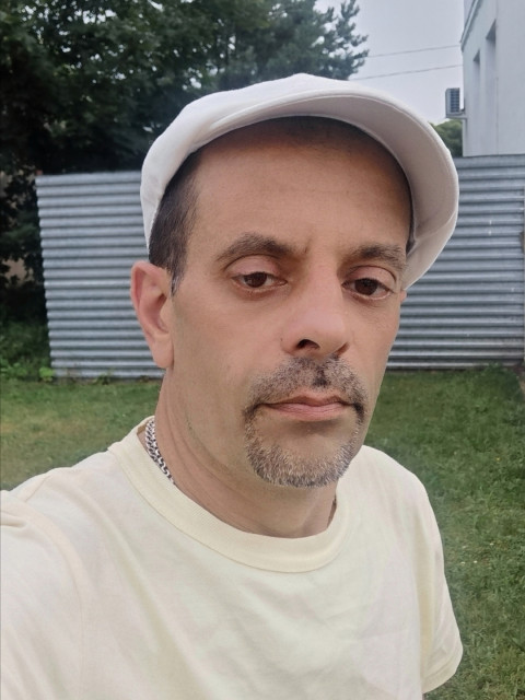 Роман, Россия, Ярославль, 43 года. Познакомлюсь с женщиной для серьезных отношений, создания семьи и воспитания детей.Для серьёзных отношений и в последствии для создания крепкой семьи. 
Стабилен, без проблем с законо