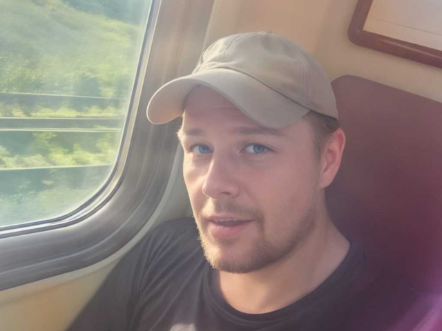 Макс, Москва, м. Улица Скобелевская, 43 года. Не нужно стильной и модной одежды, 
Ни к чему красивой тебе макияж
Мечтаю писать с прекрасной натуры,...  Анкета 844756. 