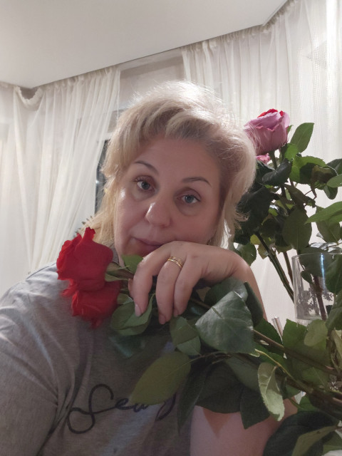 Лина, Курск, 46 лет, 3 ребенка, 3 фото. Она ищет его: Хочу познакомиться с добрым интересным мужчину для любви и серьезных отношений.  Анкета 845190. 