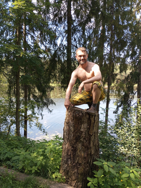 Саша, Россия, Москва, 45 лет, 2 ребенка. Познакомлюсь с женщиной для дружбы и общения.Люблю общение, а большее при знакомстве.