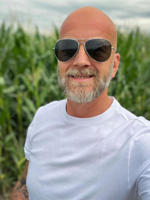 Виктор Кузнецов, Россия, Екатеринбург, 46 лет. Познакомлюсь с женщиной для любви и серьезных отношений, брака и создания семьи.Много о себе сразу рассказывать не буду, так не интересно, поэтому сделаем так, продолжи фразу.
Иде