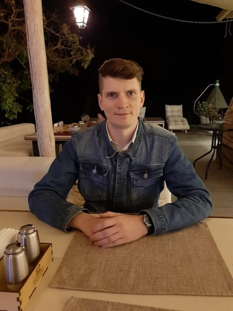 Игорь, Россия, Александров, 30 лет. Хочу найти Добрую, трудолюбивую, которой комфортно быть на второй роли - за мужем, а не перед мужем или рядом сХочу большую семью – минимум 8 детей. Потому что дети для меня — это счастье. 
Верю в Бога. Живу сп