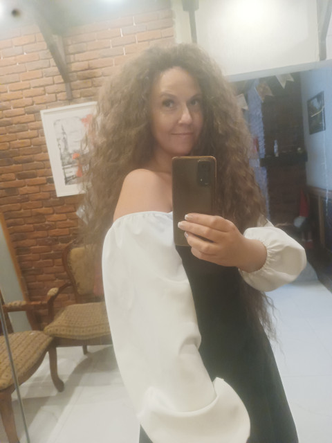 Ирина, Беларусь, Гродно, 41 год, 2 ребенка. Хочу найти Юмор. Ирония. Доброта. Цель - не промахнуться)Информация обо мне слишком противоречива) необходим субъективный взгляд)