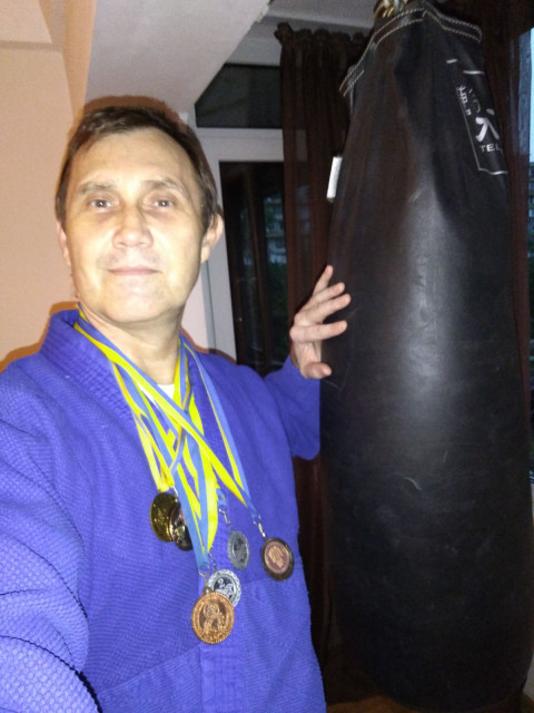 Александр, Киев, м. Левобережная, 56 лет, 2 ребенка, 7 фото. Познакомлюсь с женщиной для любви и серьезных отношений, гостевого брака, дружбы и общения. Хотел бы...  Анкета 846463. 