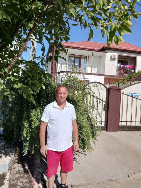 Саня, Россия, Тамань, 46 лет, 1 ребенок. Познакомлюсь с женщиной для любви и серьезных отношений, брака и создания семьи, воспитания детей, рРаботаю медиком на скорой, трудолюбивый, бывший военный,