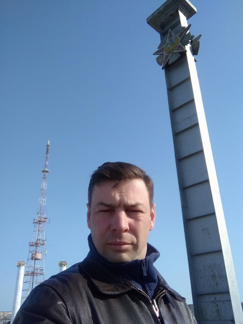 Лев, Россия, Монино, 44 года, 2 ребенка. Познакомлюсь с женщиной для любви и серьезных отношений, дружбы и общения.Привит. К лотку приучен. Носки не разбрасываю. Обниматься и целоваться люблю. На диване перед телеви