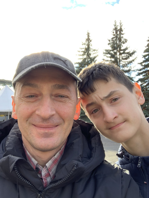 Я с сыном в парке аттракционов La Ronde.