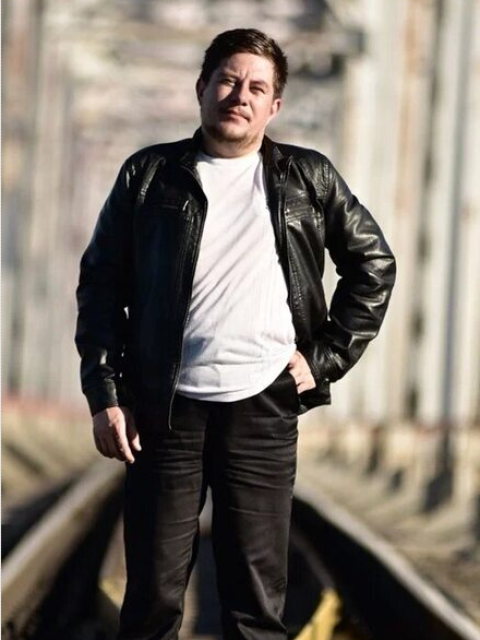 Алексей, Россия, р.п. Тальменка, 37 лет. Хотелось бы встретить умную девушку с головой на плечах.скучный сисадмин домосед любящий ездить на мотоцикле и сноуборде.