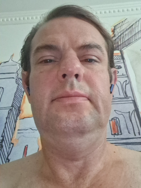 Денис, Россия, Москва, 47 лет, 2 ребенка. Познакомлюсь с женщиной для любви и серьезных отношений, брака и создания семьи.Живу у бывшей, квартиры нет, дома нет, есть долги как решу с долгами я свободен. Двое дочерей остают