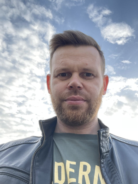 Алексей, Россия, Санкт-Петербург, 42 года, 2 ребенка. Он ищет её: Познакомлюсь с женщиной для гостевого брака, для дружбы и общения.Я в разводе, живу с двумя сыновьями школьниками (начальные классы)

Не пью, не курю, с сахаром пью