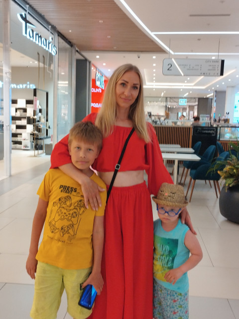 Светлана, Санкт-Петербург, м. Проспект Просвещения, 40 лет, 2 ребенка. Познакомлюсь с мужчиной для любви и серьезных отношений. Понимающий, добрый, спокойный, целеустремлёПедагог- хореограф. Лауреат Всероссийских и Международных конкурсов по спортивным ба