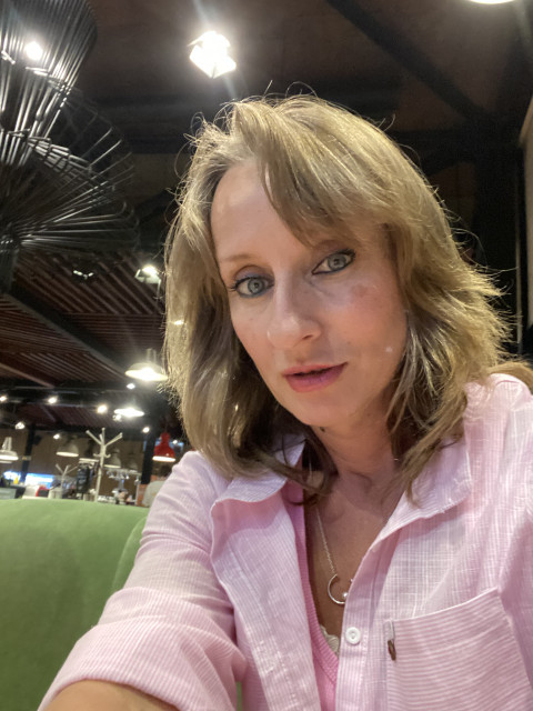 Елена, Санкт-Петербург, м. Проспект Просвещения, 45 лет. Хочу найти Хорошего)))Позитивная, с ч/ю, без груза прошлых отношений. Ищу общение, а там как получится …