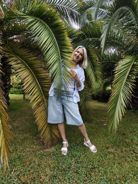 Анастасия, Россия, Москва, 42 года, 2 ребенка. Познакомлюсь с мужчиной с похожими интересами, стремящимся к серьезным долгосрочным отношениямЯ Анастасия, проживаю с двумя дочками, работаю преподавателем в школе.