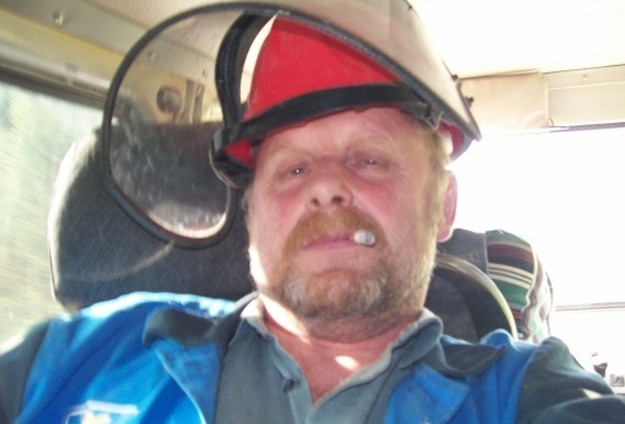 Борис, Россия, Екатеринбург, 68 лет. Хочу найти Простую, без излишнего самомнения, претензий и гнутья пальцев. Жить и вместе радоваться жизни.Остался один, хочется с кем то поговорить, позаботиться и получить заботу.