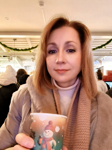 Анастасия, Россия, Санкт-Петербург, 47 лет, 1 ребенок. Познакомлюсь с порядочным мужчиной от 45 до 52 лет для дружбы и общения. Возможно (и даже очень хотелось...  Анкета 847472. 