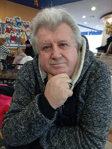 Игорь Колисниченко, Россия, Донецк, 66 лет. Хочу найти В гостях царицу, на кухне хозяйку, в постели огонь, а в целом подругу по жизниКак много тех, с кем можно лечь в постель, Как мало тех, с кем хочется проснуться... 
И утром, расс