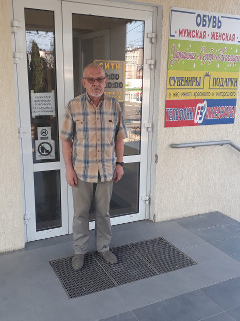 Валерий, Россия, Севастополь, 65 лет. Познакомлюсь с женщиной для дружбы и общения.Я работающий пенсионер