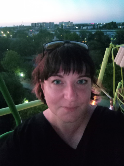 Анастасия, Россия, Тверь, 39 лет, 1 ребенок. Познакомлюсь с мужчиной для дружбы и общения.Волосы свои, ногти не нарощенные, татуажа нет) Адекватно отношусь к своей внешности, кому то нравлюс