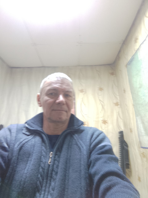 Алех, Россия, Краснокамск, 47 лет, 1 ребенок. Познакомлюсь с женщиной для дружбы и общения.Живу, работаю. жениться не хочу, но могу оказать посильную помощь материальную, в быту, постельную и