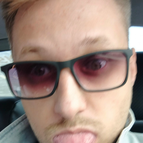 Владимир Копанев, Россия, Троицк, 39 лет, 1 ребенок. Описать не могу, скорее почувствуюХарактер отвратительный. Голос странный, интонация- эмси пономарь. Чувство юмора на высоте, мордаха 