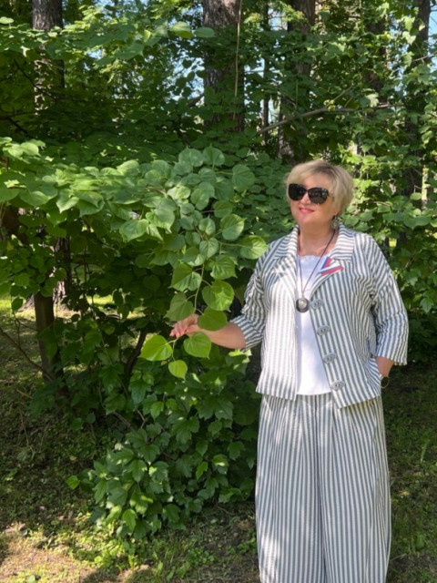 Лариса, Россия, Новосибирск, 58 лет, 1 ребенок. Хочется встретить мужчину, который разделит мои интересы, с которым нам будет приятно общаться и вмеЛюблю домашний уют. Есть питомцы - собачка и котик. Работаю в области культуры. Летом провожу выходн
