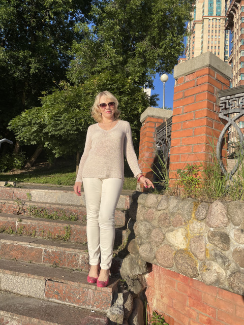 Оля, Россия, Москва, 45 лет. Дети взрослые. Имею высшее образование и стабильную работу. Не имею жилищных и материальных проблем 