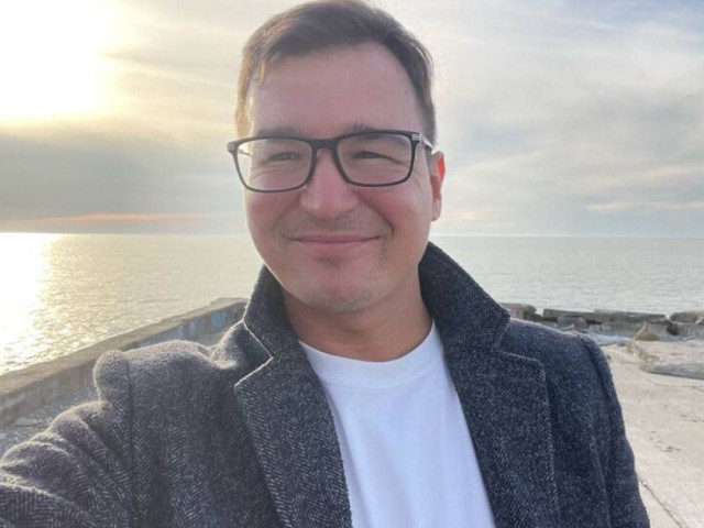 Максим, Россия, Москва, 39 лет, 1 ребенок. Ценю глубину, развитие и тёплые, настоящие отношения. Ищу умную, чувствительную и жизнерадостную девДобрый, умный и с хорошим чувством юмора.