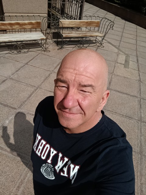 Вадим, , 54 года, 1 ребенок, 3 фото. Ищу: Симпатичную, добрую и понимающую. Понимающую, что уже бросков и высот финансовых не будет.  Анкета 849349. 