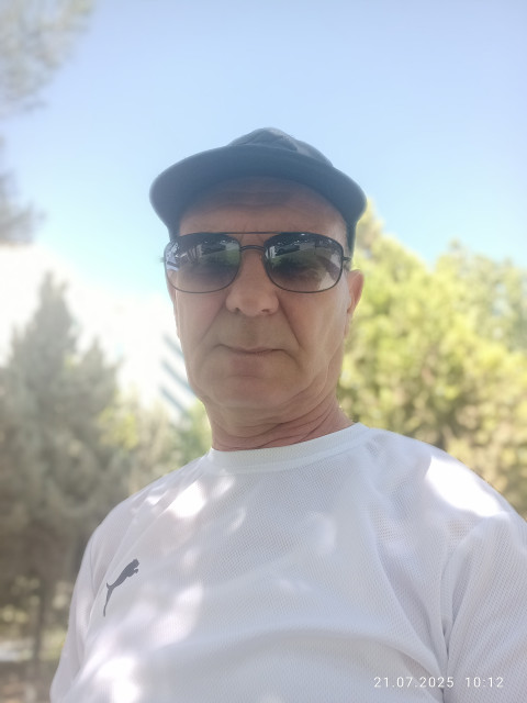 Володя, Туркменистан, Ашхабад, 59 лет, 2 ребенка. Познакомлюсь с женщиной для дружбы и общения. Хотелось встретить женщину с которой был бы счастлив. Вдовец. Двое сыновей живут не со мной. Я живу в своей квартире. Работаю. Люблю музыку. Стараюсь подд