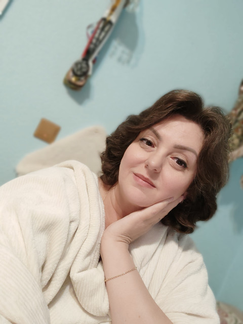 Оксана, Россия, Санкт-Петербург, 50 лет, 1 ребенок. - А ты готовить то умеешь? 
- Я вкусно режу колбасу! 
В. Вишневский

... она бегло говорила на т