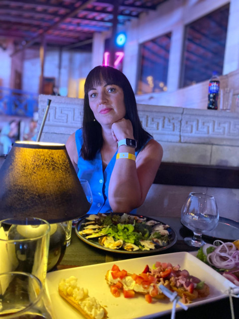 Антонина, Россия, Феодосия, 36 лет, 2 ребенка. Она ищет его: Доброго, серьёзного с чёткими планами на жизнь.Спокойная, общительная, дружелюбная, не люблю сидеть на месте. 
Обожаю гулять, путешествовать. 
Ес