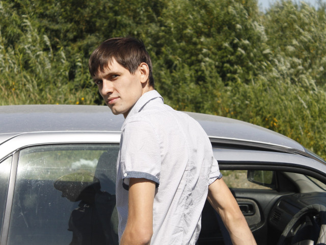 Михаил Наумов, Россия, Томск, 36 лет. Хочу найти Позови
Меня в гости, впусти, 
В мир вещей своих, дум и событий, -
Помоги, научи обрести
РавновесРаздолбай (в хорошем смысле) работаю много в в продажах, и моя работа... Немного специфична... владе