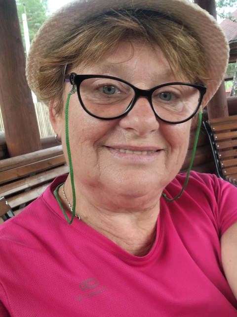 Евгения, Россия, Самара, 59 лет. Она ищет его: Познакомлюсь с мужчиной для брака и создания семьи. Обязательно дом с участком. Машина. И хороший доИщу мужчину для серьёзных отношений и создания семьи,