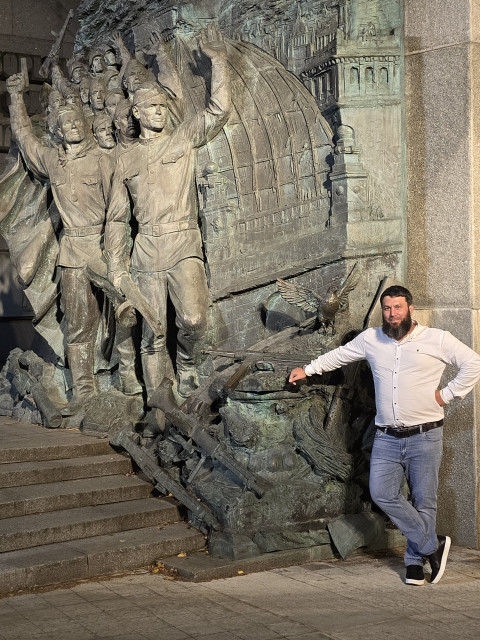 Ислам, Москва, м. Щёлковская, 41 год. Познакомлюсь с женщиной для любви и серьезных отношений, брака и создания семьи. Ищу серьёзные отношения. Одни плюсы))) давайте общаться и узнавать друг друга