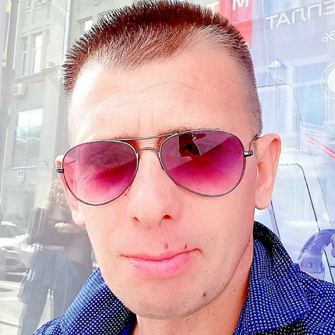 Олег, Москва, м. Кузнецкий мост, 46 лет, 1 ребенок. Хочу найти Знакомлюсь исключительно для серьезных отношений, а конкретнее для создания семьи.Я расскажу о себе с удовольствием в личной переписке🙂 Не хочу чтобы моя анкета выглядила как