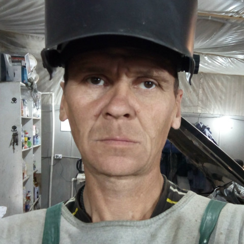 Сергей Мазурин, Владимир, 46 лет. Про женщину конкретно ничего обозначать не буду. Хочу любить и быть любимым. И для детей стать настаОт скуки на все руки. Люблю детей, и хочу чтобы они учились не на своих ошибках.